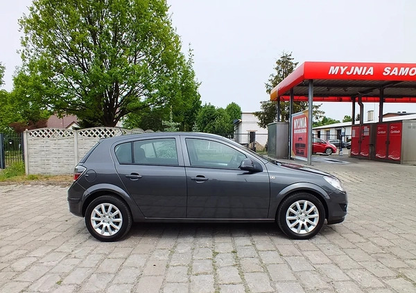 Opel Astra cena 17900 przebieg: 177000, rok produkcji 2010 z Wieleń małe 154